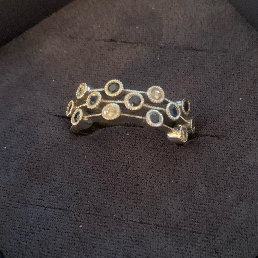 Sapphire ‘bubble’ ring in white gold.